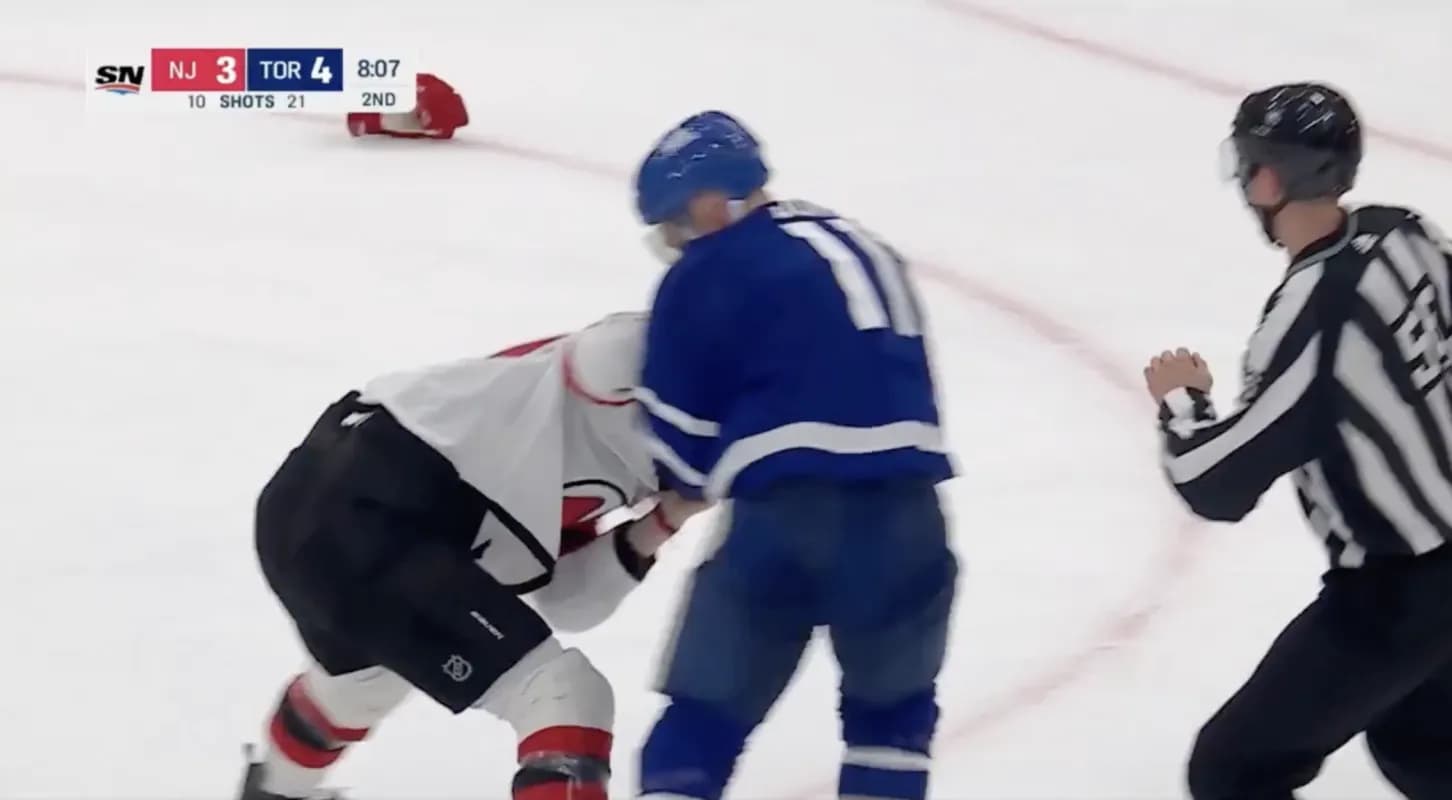 Max Domi and Simon Nemec fighting