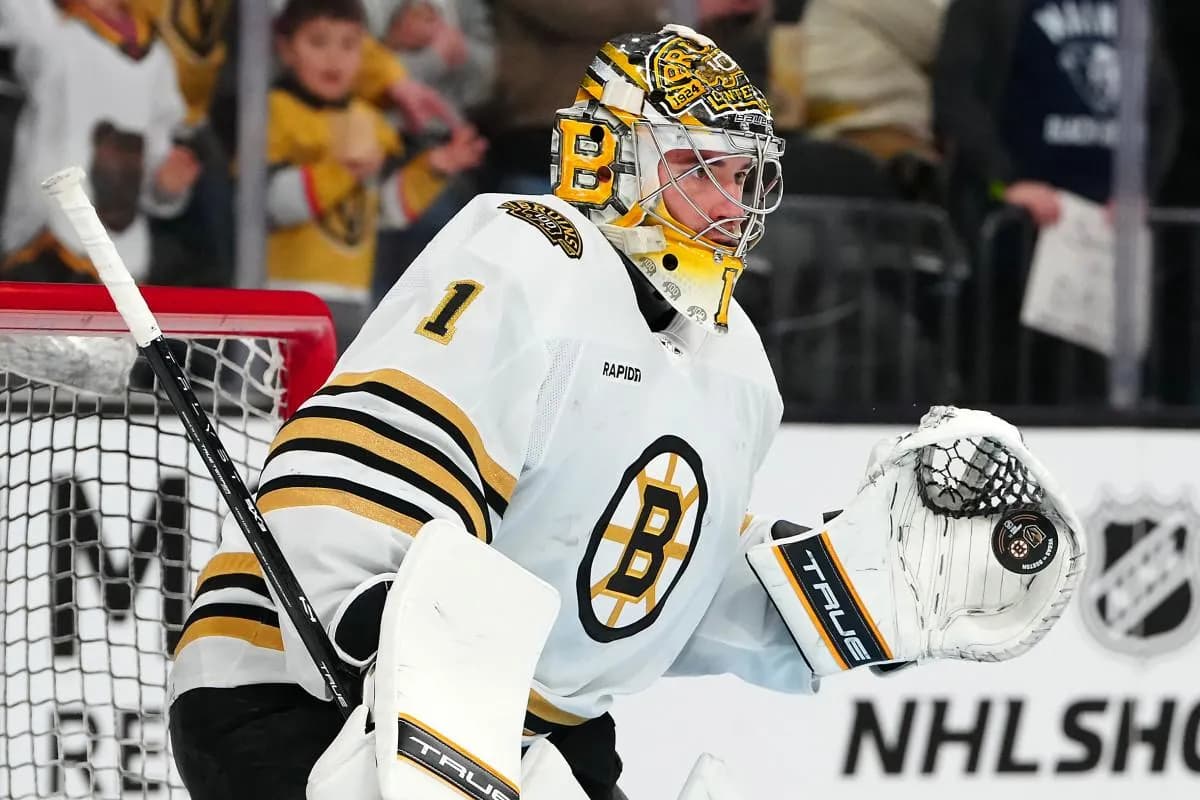 Boston Bruins goalie Jeremy Swayman