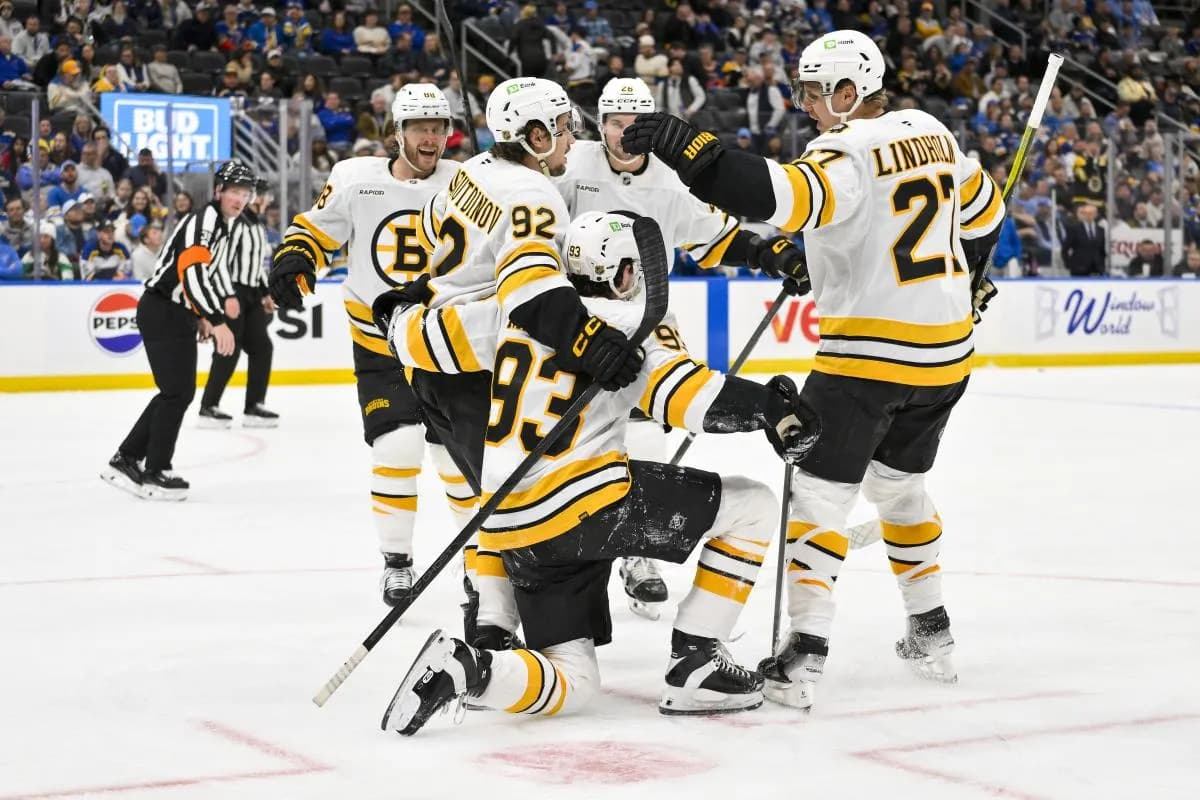 Boston Bruins center Fraser Minten (93) is congratulated by teammates after scoring against the St. Louis Blues during the third period at Enterprise Center.