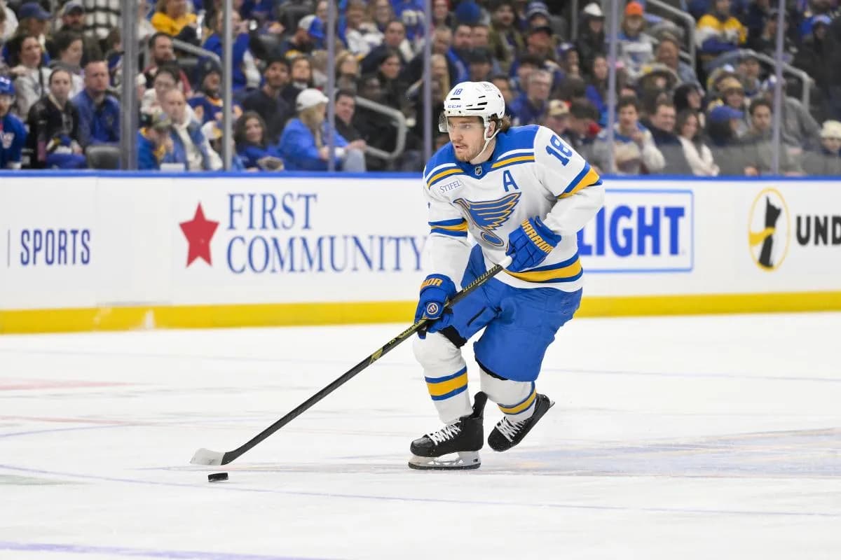 St. Louis Blues center Robert Thomas (18) controls the puck against the New York Rangers during the second period at Enterprise Center.