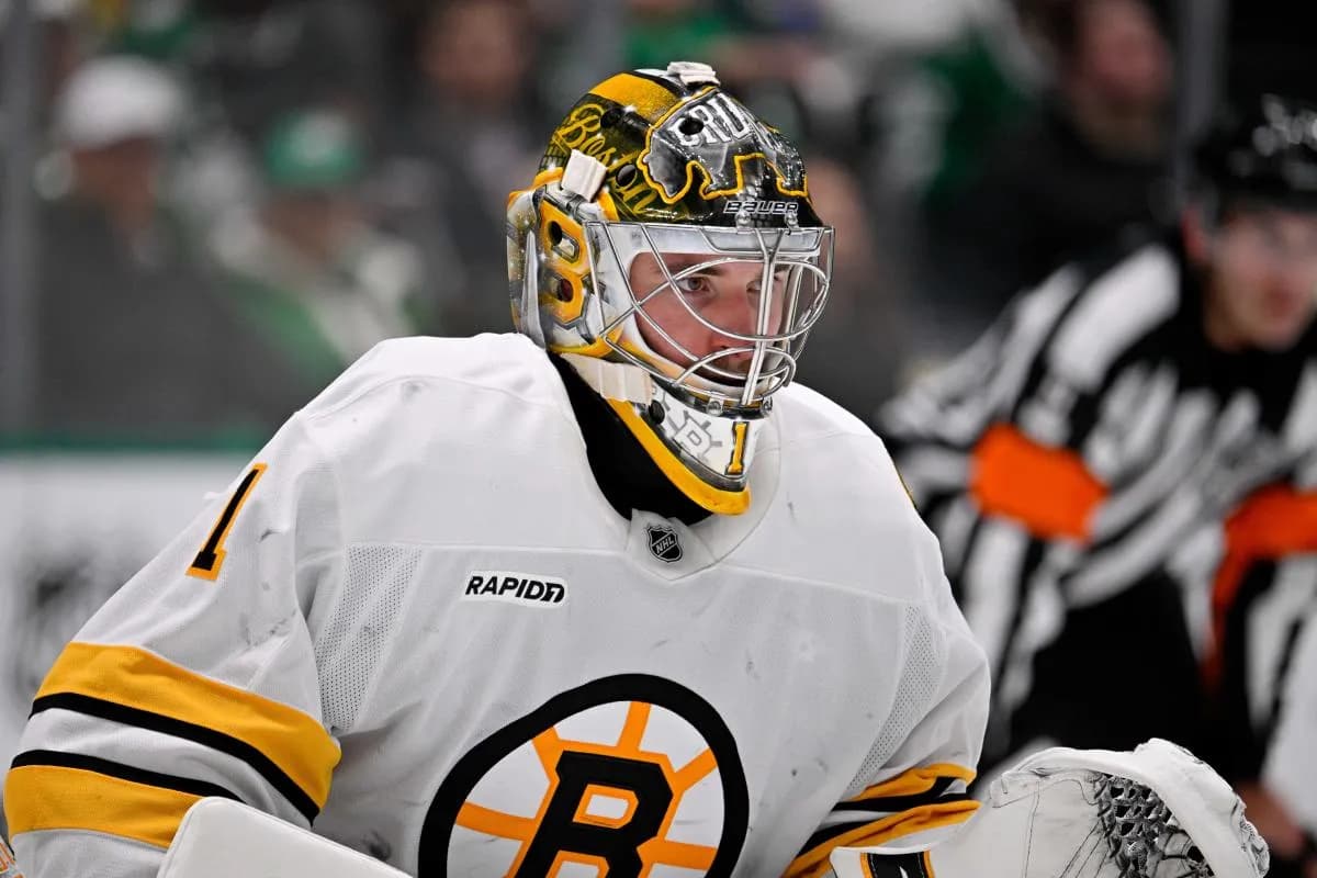 Boston Bruins goaltender Jeremy Swayman (1) faces the Dallas Stars attack during the game at the American Airlines Center.
