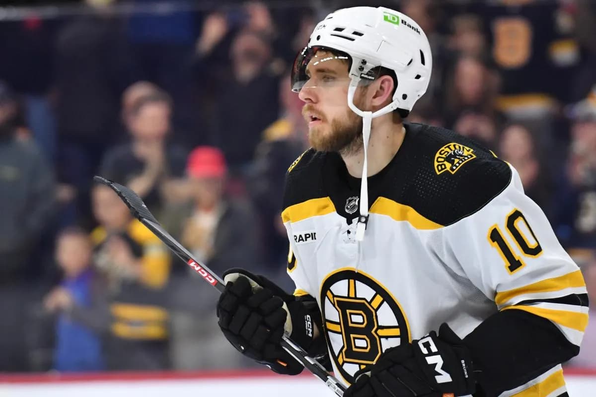 Boston Bruins left wing A.J. Greer (10) against the Philadelphia Flyers during the second period at Wells Fargo Center