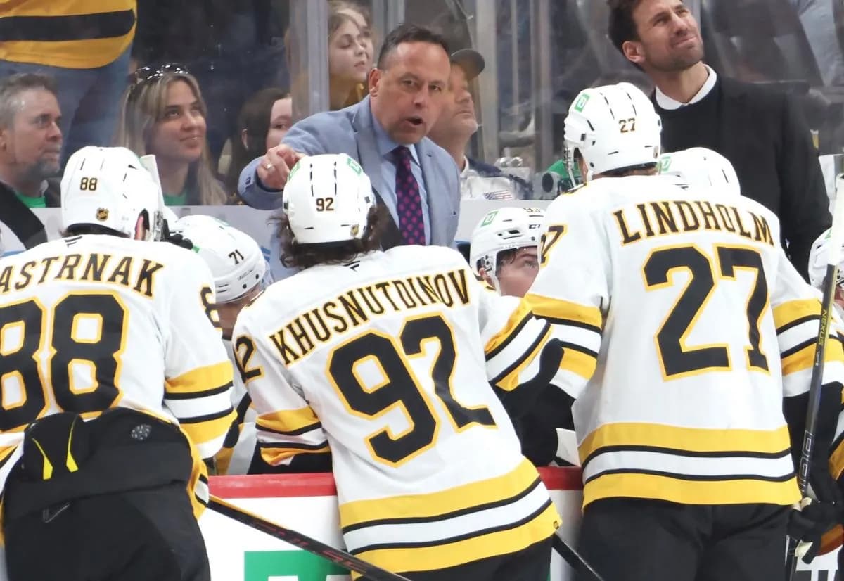 Boston Bruins head coach Marco Sturm (middle) talks to his team against the Pittsburgh Penguins during the third period at PPG Paints Arena.