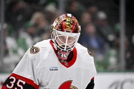 Ottawa Senators goaltender Linus Ullmark (35) faces the Dallas Stars attack during the second period at the American Airlines Center.