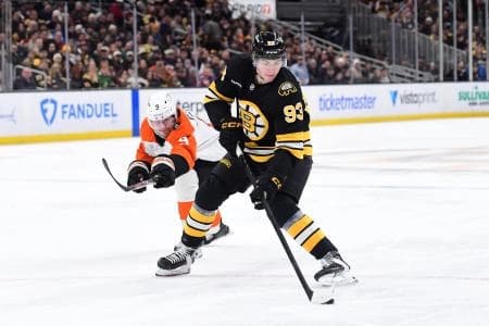 Boston Bruins center Fraser Minten (93) controls the puck from Philadelphia Flyers defenseman Jamie Drysdale (9) during the third period at TD Garden.