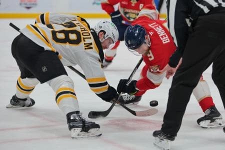 Florida Panthers center Sam Bennett (9) and Boston Bruins center Elias Lindholm (28) face-off during the second period at Amerant Bank Arena.