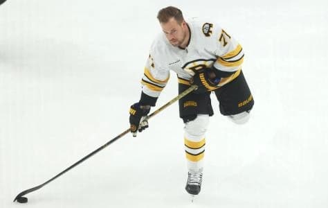 Boston Bruins left wing Viktor Arvidsson (71) warms up against the Pittsburgh Penguins at PPG Paints Arena.