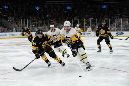 Pittsburgh Penguins right-winger Anthony Mantha (39) skates with the puck during the second period of the game against the Boston Bruins at TD Garden