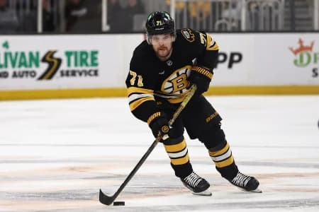 Boston Bruins left wing Viktor Arvidsson (71) skates with the puck against the Toronto Maple Leafs during the second period at TD Garden.