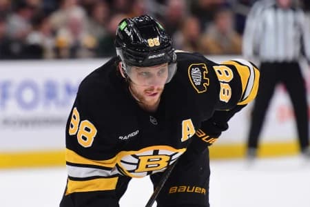 Boston Bruins right wing David Pastrnak (88) gets set for a face-off during the third period against the Buffalo Sabres at TD Garden.